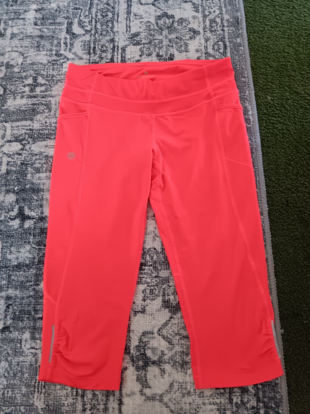 Womens Athleta Capris Size Small.
